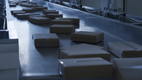 packages moving on an automated conveyor belt in a factory