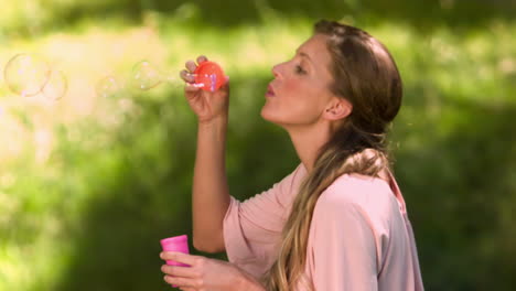 Woman-making-bubbles-in-slow-motion