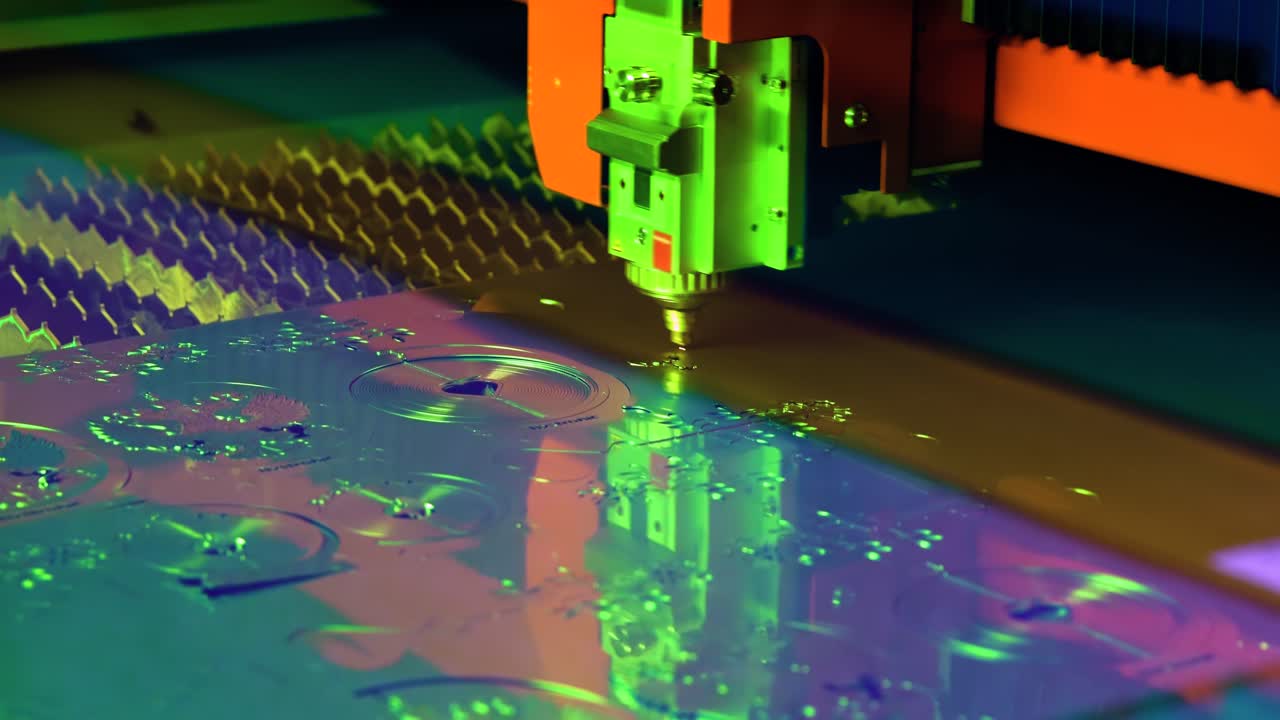 corte láser cnc de metal, tecnología industrial moderna.