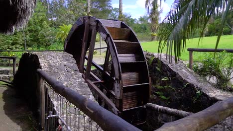 molino de agua muy antiguo que se usa para hacer harina