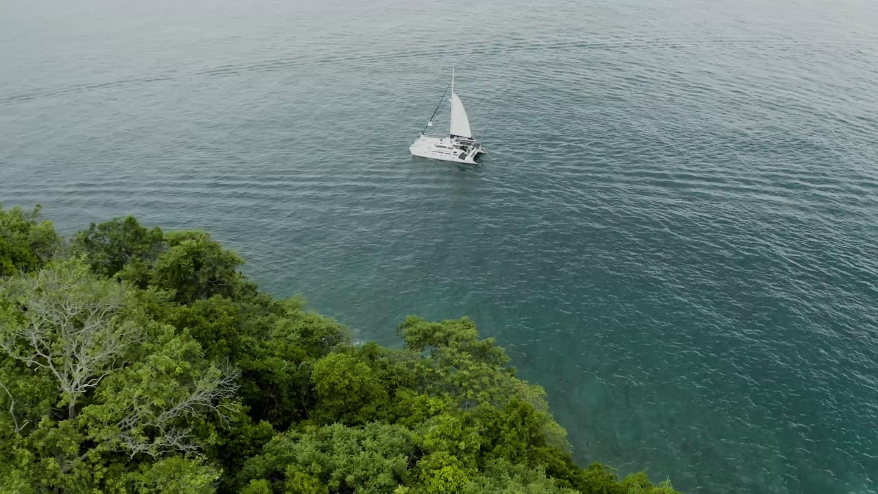 boat sailing on the island of the sea