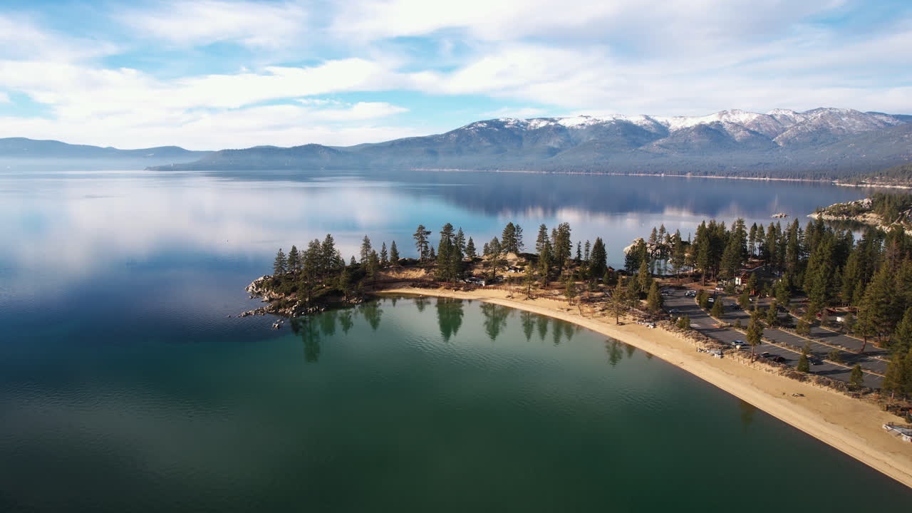 sand harbor, lago tahoe nevada estados unidos, vista aérea del paisaje panorámico, la playa y las aguas tranquilas