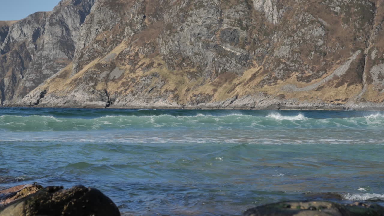 Waves crashing in and are coming towards the beach