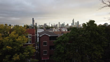 Ascienda-Sobre-Los-Verdes-Parques-De-Chicago-Y-Capture-Impresionantes-Vistas-Panorámicas-Del-Icónico-Horizonte-De-La-Ciudad.