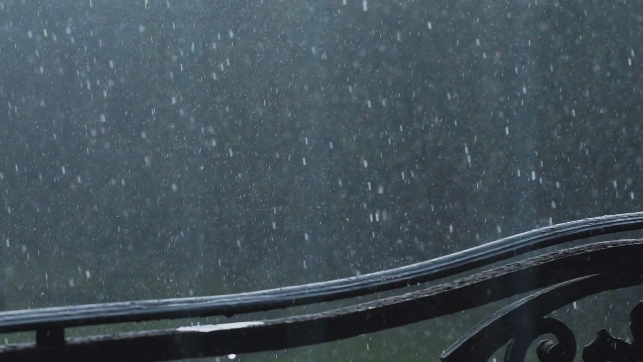 폭우의 클로즈업 5