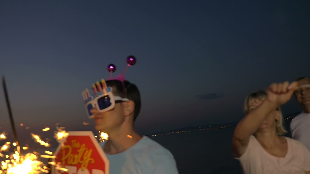 Vamos a tener una gran fiesta de Año Nuevo esta noche