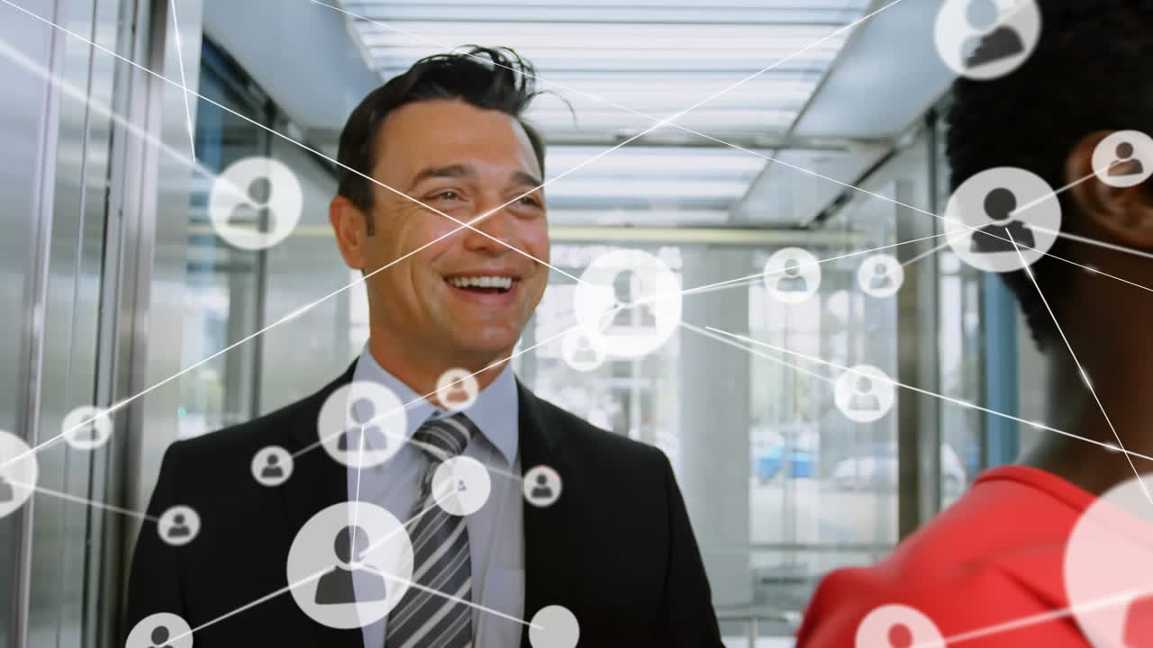 사무실에서 일하는 다양한 비즈니스 사람들에 대한 아이콘과 연결 네트워크의 애니메이션