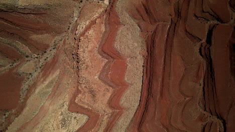 Toma-Cinematográfica-Aérea-De-Drones-De-Líneas-Abstractas-únicas-Del-Parque-Nacional-Antílope