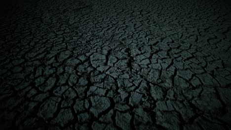 la sequía agrietó la superficie del suelo por la noche
