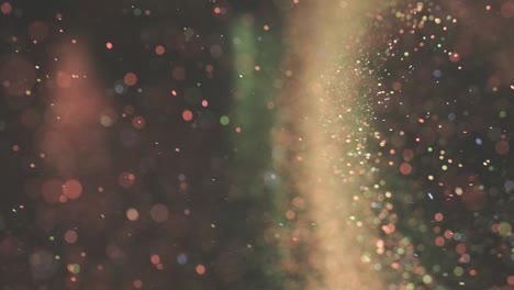las partículas coloridas que flotan en el fondo oscuro. movimiento lento