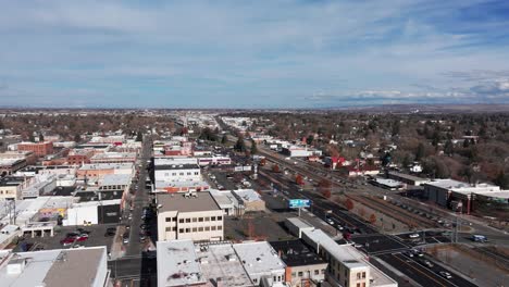 Drone-shot-of-Idaho-Falls,-Idaho-on-a-sunny-day-in-the-fall