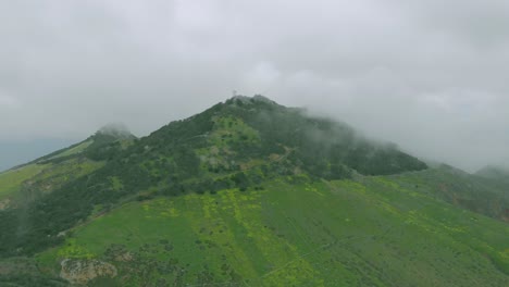 Wolken-über-Pico-Do-Facho-Und-Der-Umliegenden-Landschaft