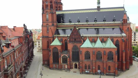 Flying-Towards-The-Cathedral-of-Saint-Apostles-Peter-and-Paul-in-Legnica,-Poland