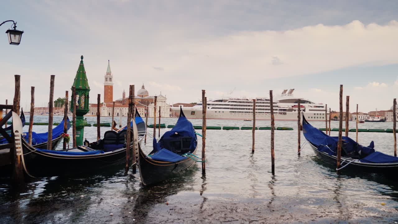 원양 정기선 바위 베네치아 곤돌라