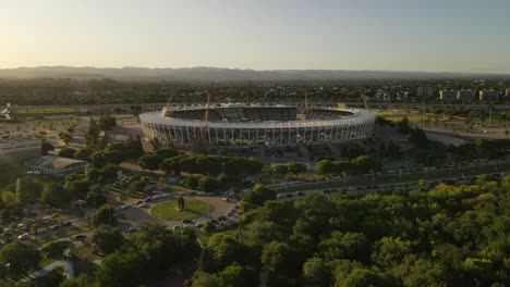 вид с воздуха на знаменитый футбольный стадион, estadio mario alberto kempes