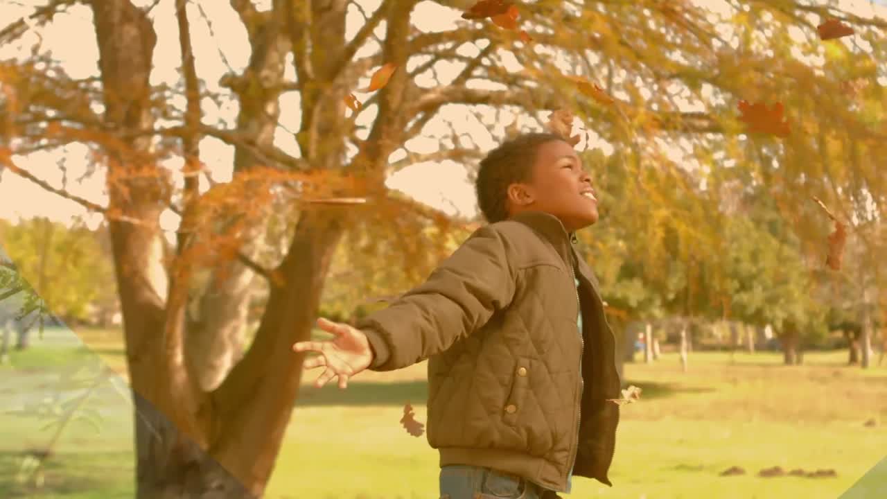 animación de un niño afroamericano jugando en el parque sobre las hojas.
