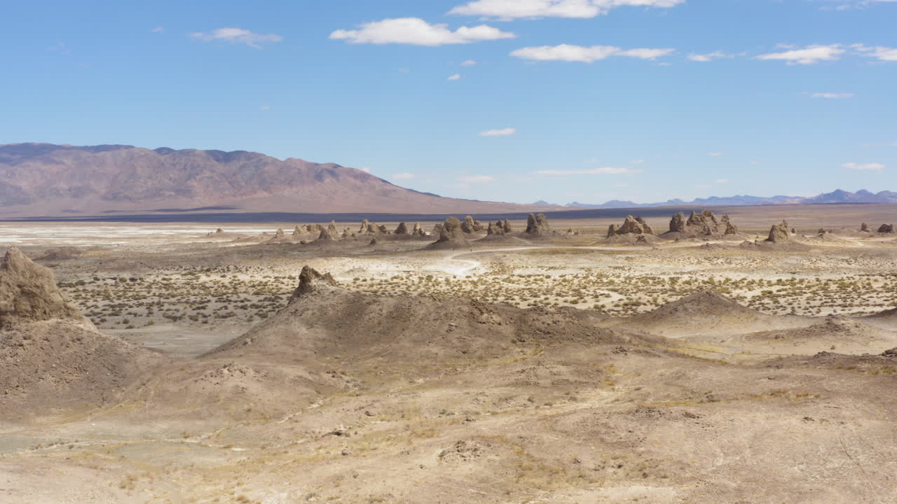 воздушный панорамный снимок пустыни пиннаклс в калифорнийской пустыне в национальной заповедной зоне