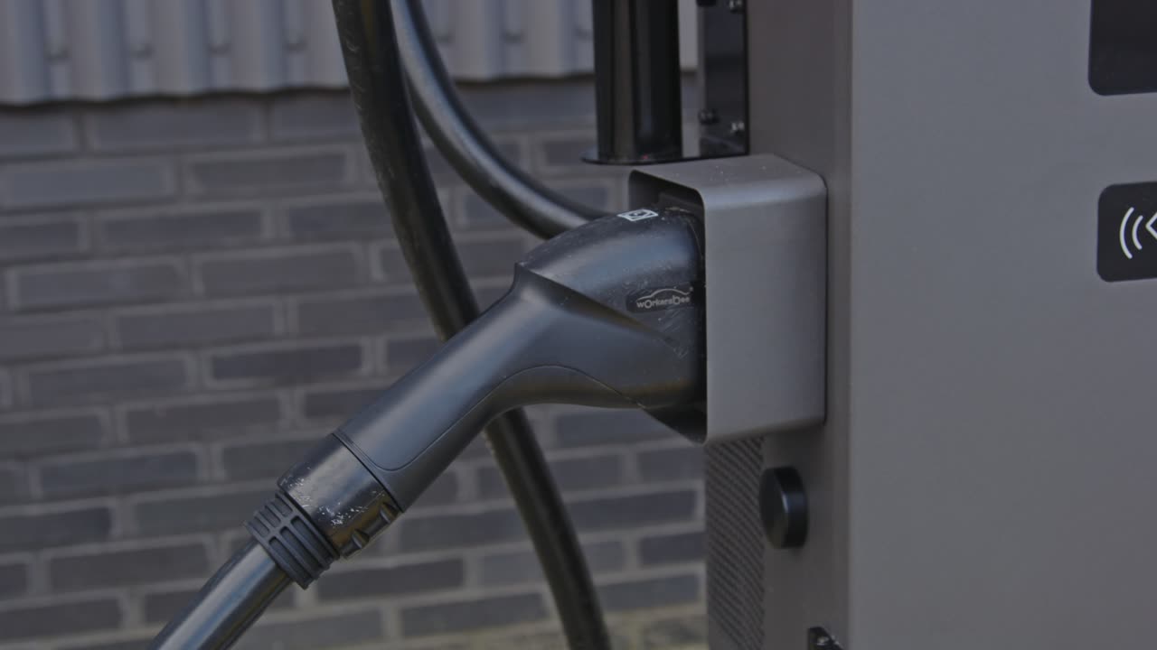 Dolly in of the plug of an electric vehicle charging station