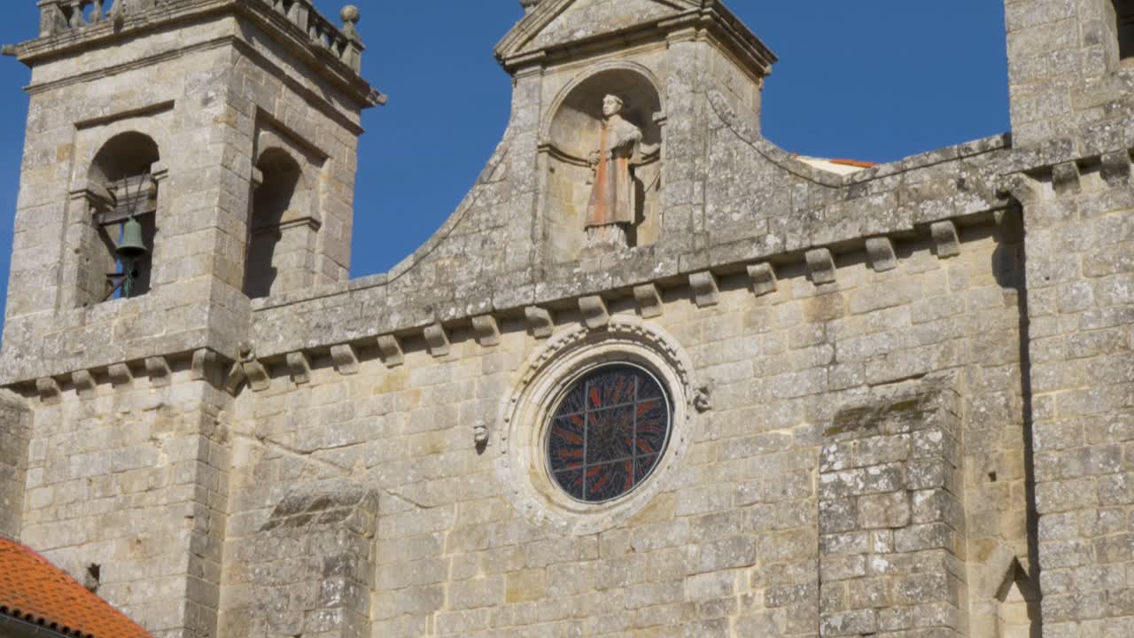 chiesa di facciata monastero di santo estevo de ribas de sil, nogueira de ramuin, ourense, spagna