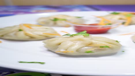 plate of steamed momos