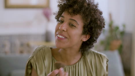 African-American-vlogger-applying-powder-on-her-face-with-brush