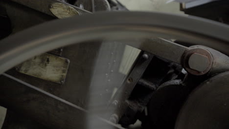 vieja máquina de imprimir en el trabajo