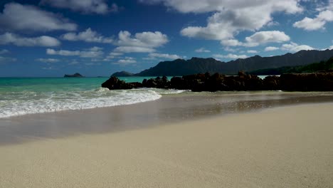 Beach-shot-of-Bellows-Field-Beach-Park