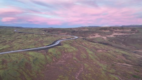 Paisaje-De-Hellisheidi-Durante-El-Amanecer-Rosa-En-Islandia---Toma-Aérea-De-Drones