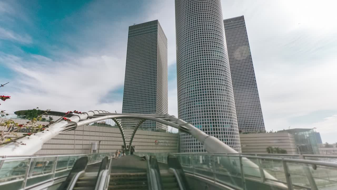 텔아비브 시의 보행자 다리 시간 지연