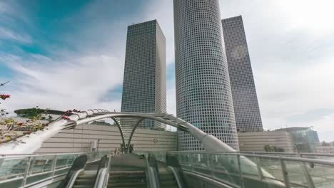 puente peatonal de la ciudad de tel aviv