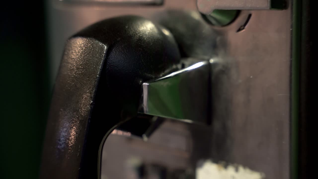 도시의 오래된 전화 부스