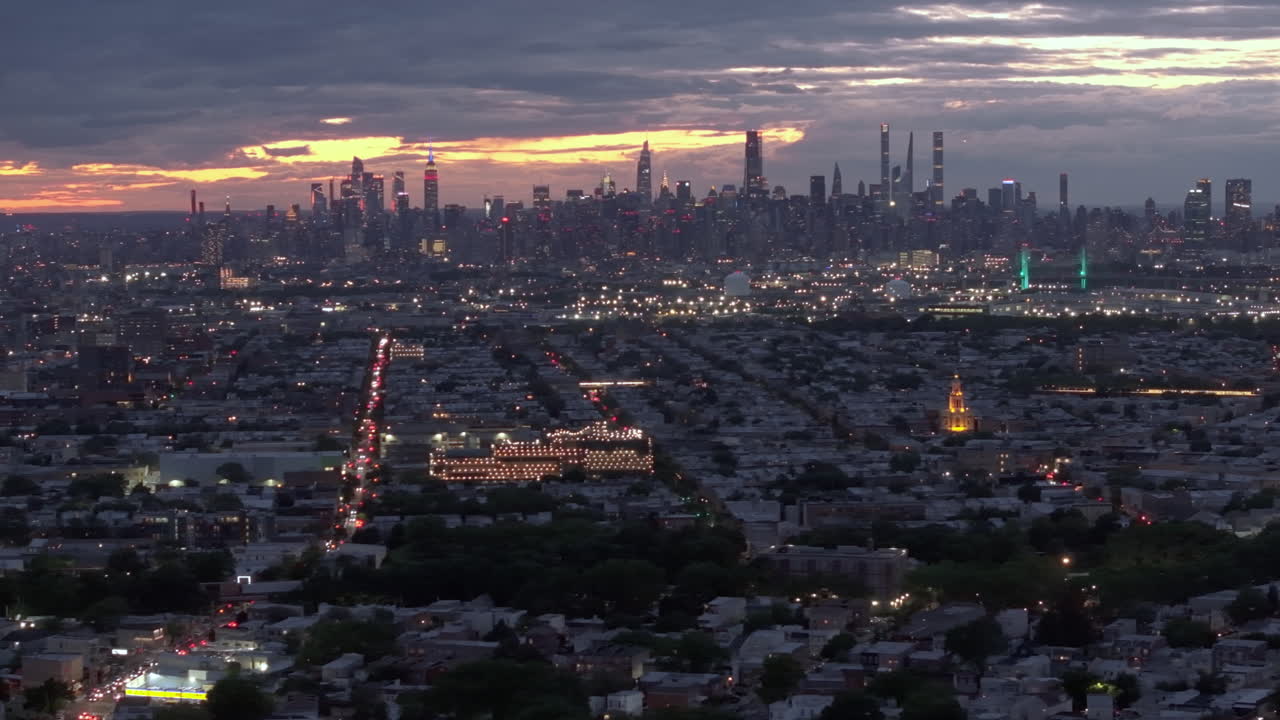 어두워지는 뉴욕 시의 공중 전망