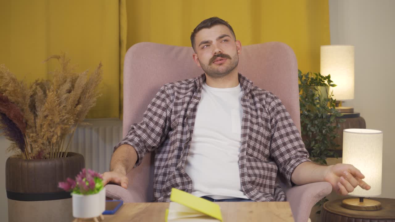 el hombre atribulado es considerado, no es rico.