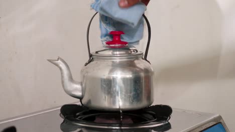 making some idiyappam, a traditional dish in sri lanka-5