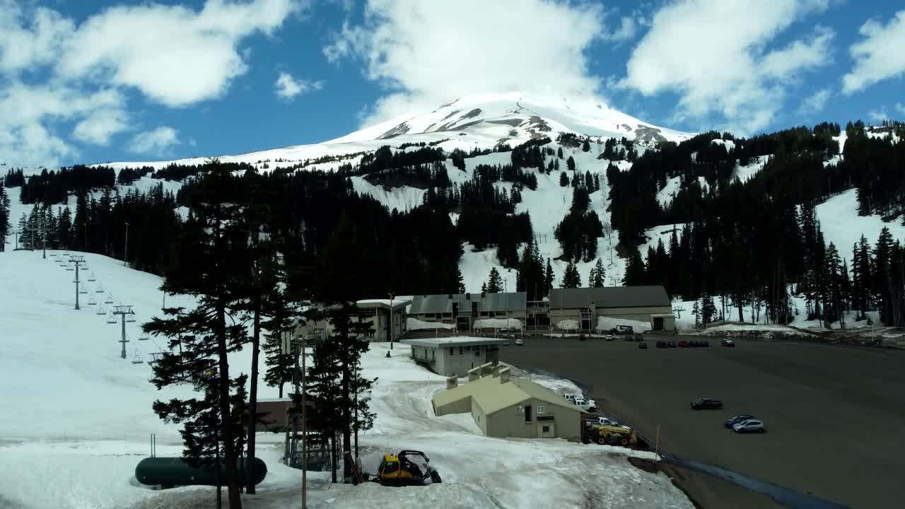 US, Oregon, Mt Hood, Meadows Ski Area, 2025-04-22 - Drone view of Mt Hood at the Mt Hood Meadows ski area in spring. Showing the parking lot, lodges, and ski lifts.