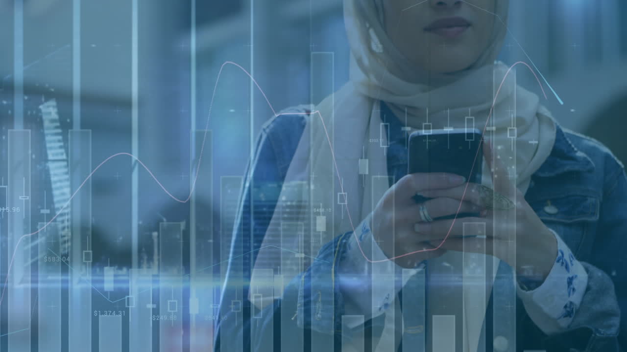 mujer que usa teléfonos inteligentes y datos