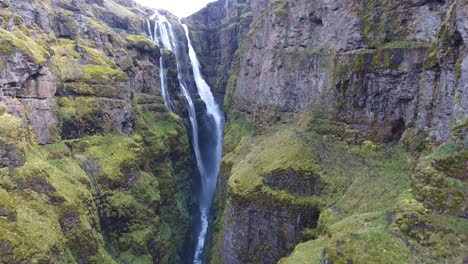 Glymur-Wasserfall-In-Island,-Luftaufnahme.