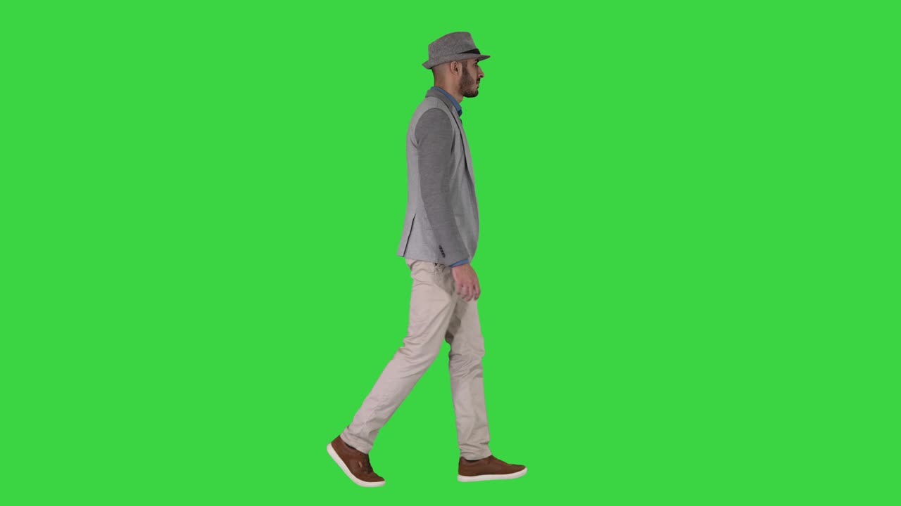 녹색 스크린, 크로마 키에서 는 모자를 입은 캐주얼 아랍인