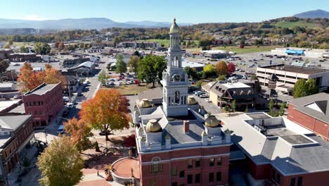 Luftaufnahme-Des-Sevier-County-Courthouse-In-Sevierville,-Tennessee