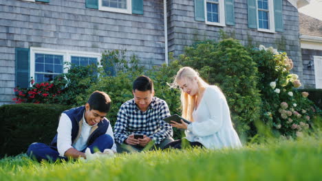 Friends-With-Phone-Dog-and-Tablet