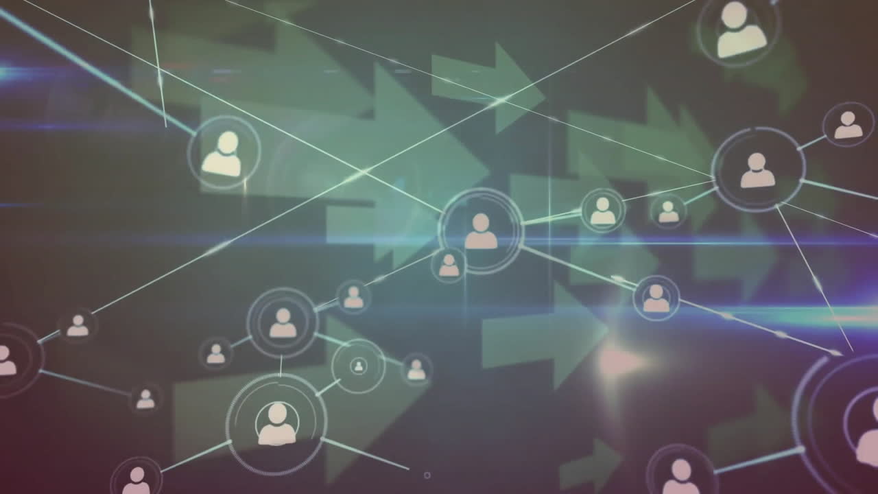 animación de la red de conexiones con iconos sobre flechas y rastros de luz en fondo negro