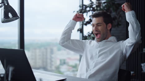 Businessman-working-on-laptop-in-office