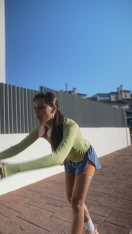 mujer haciendo ejercicio al aire libre