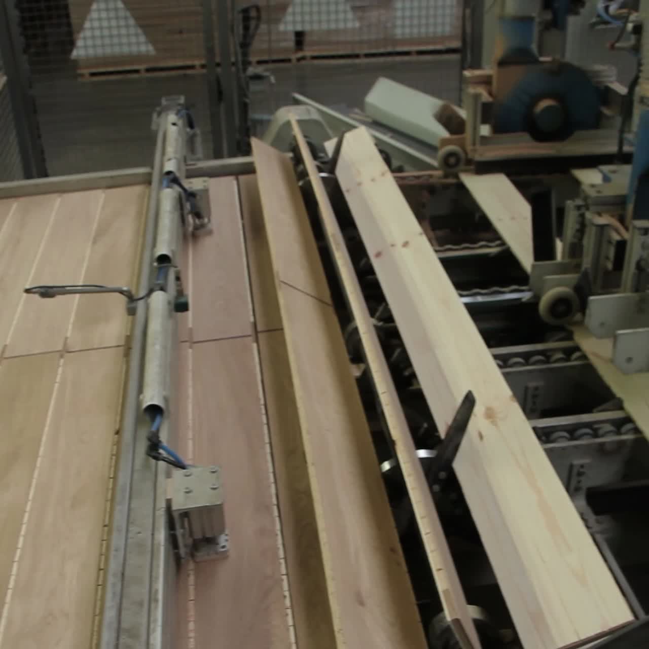 produzione di pannelli per pavimenti in fabbrica