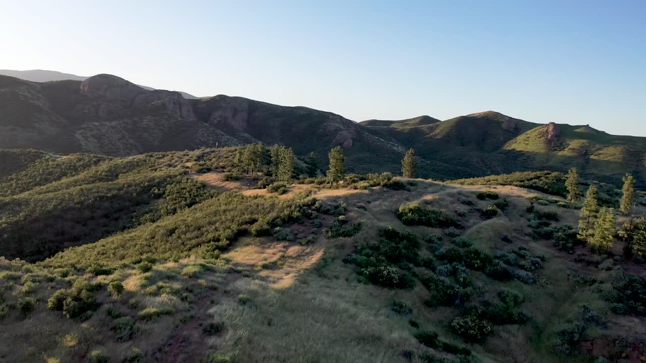 Immagini drone scattate vicino a Lake Hughes Road a Castaic, California