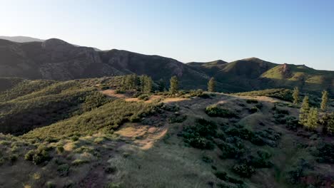 Drohnenaufnahmen-In-Der-Nähe-Der-Lake-Hughes-Road-In-Castaic,-Kalifornien