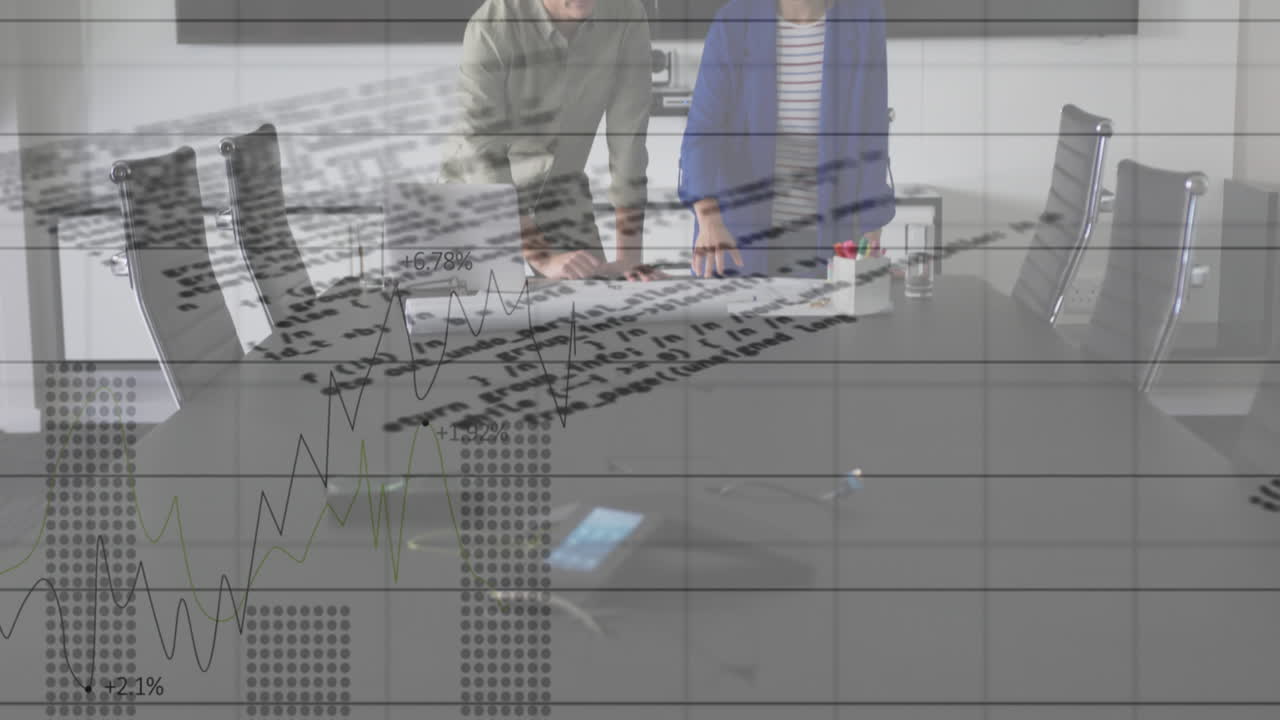 사무실에서 계획을 논의하는 다양한 남성과 여성에 대한 통계 데이터 처리의 애니메이션