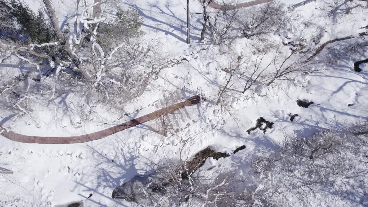 ⁇ 길은 막다른 길로 이어집니다. 볼더 캐니언, 콜로라도 - 항공 드론 영상 - 낮