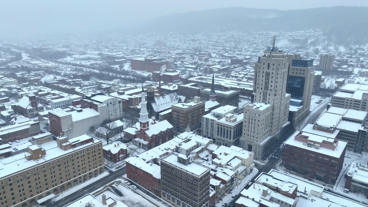 fotografía aérea de una red de la ciudad con nieve