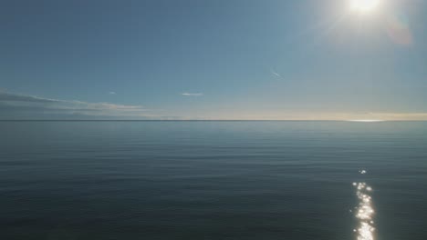 Loop-of-empty-sea-at-daytime